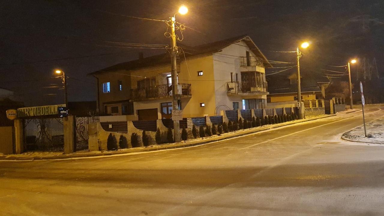 Pensiunea Medellin Tulcea Extérieur photo